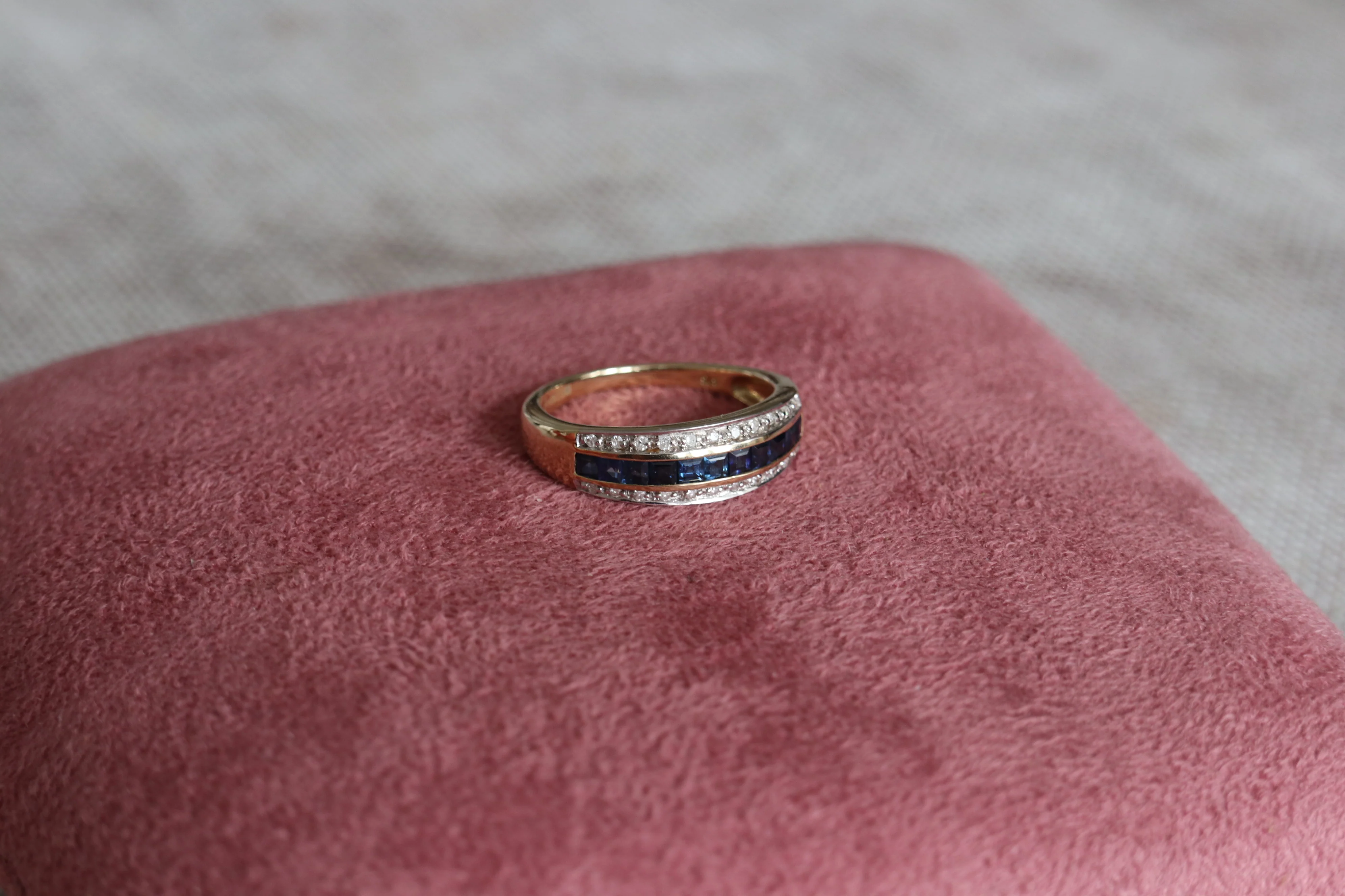9ct Gold Sapphire & Diamond Eternity Ring - Image 3