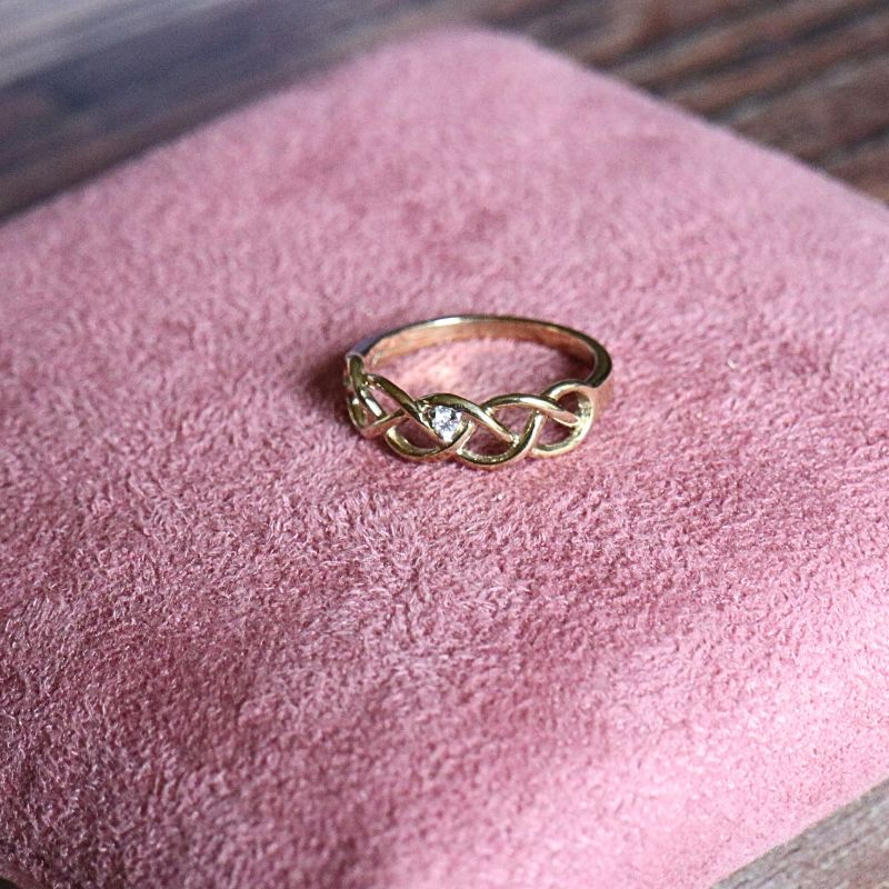 Gold Celtic Openwork Ring with Diamond