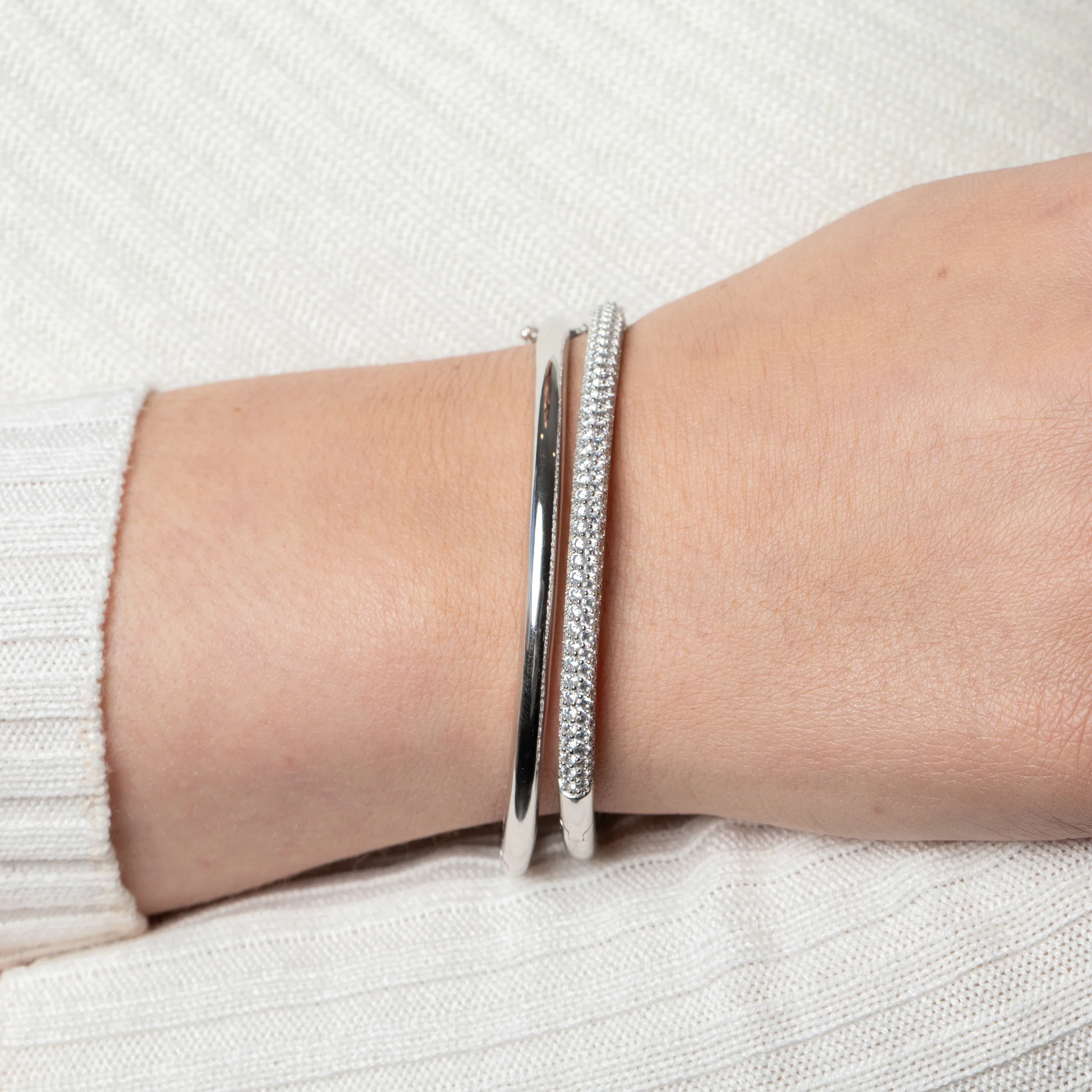 Hinged Polished Silver Bangle for Ladies 4mm Diameter - Image 3