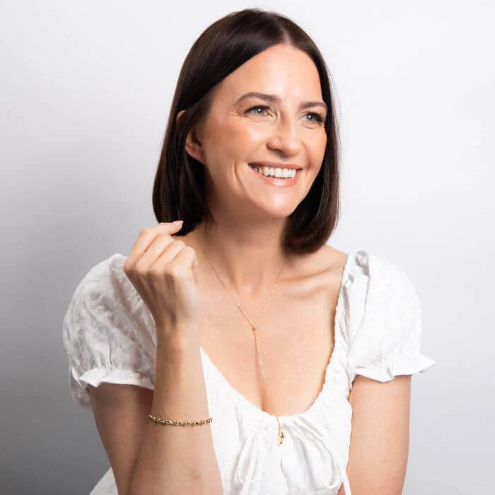 Organic Teardrop Lariat Necklace in 9ct Gold - Image 3