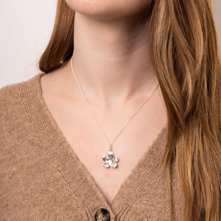 Silver Floral Pendant with Chain - Image 3